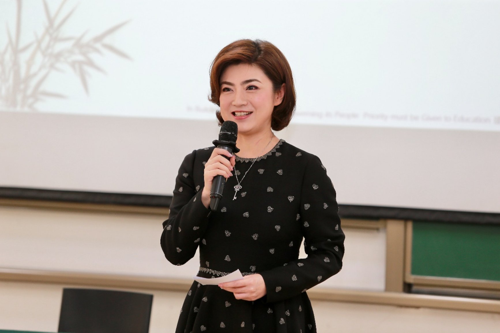 D:\3-2019年照片库素材\11-湖南校友会新年讲座:如何提升企业家“心性”—2019.1.22\稿子\6aad377ffacc8654e76e9212b48f790.jpg