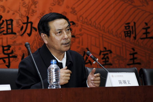 北大大陆成人直播
首场报告——陈锡文：土地承包政策“长久不变”1