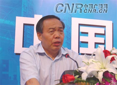中广网林毅夫教授出席“2005中国市长论坛”5